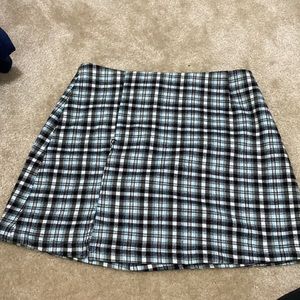 PLAID MINI SKIRT W/SLIT